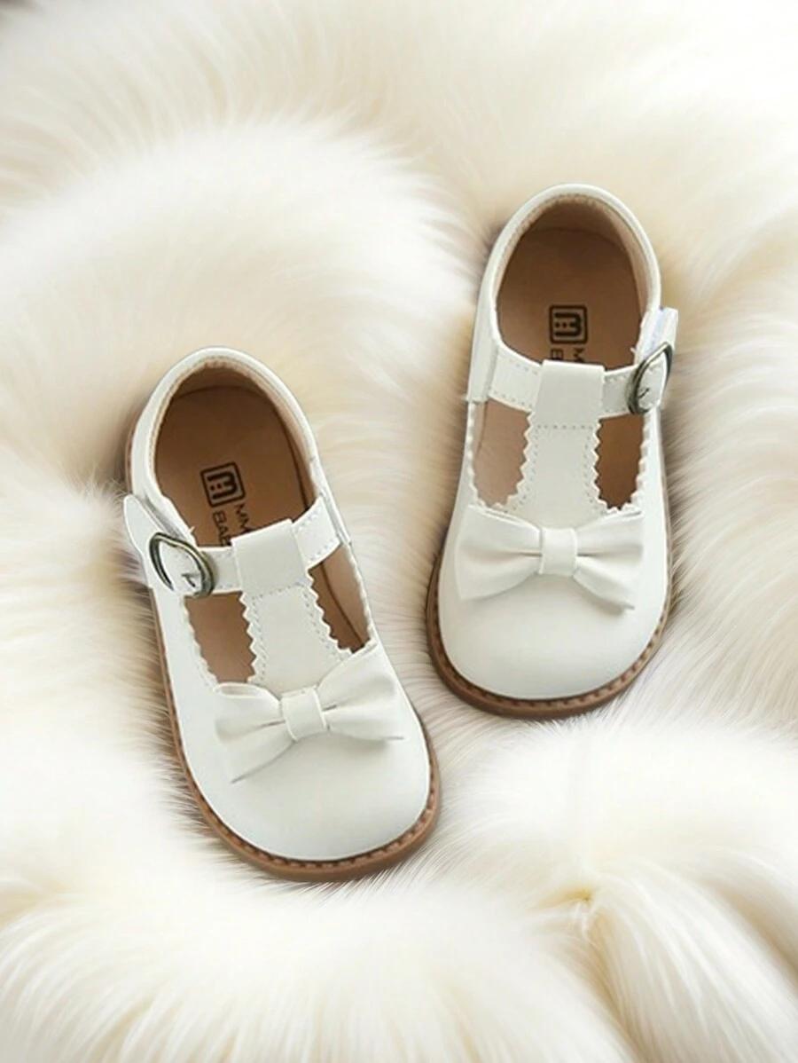 kremowe buty kokardka
