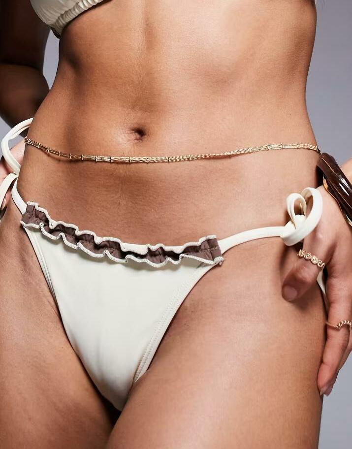 kremowy dół od bikini falbanka