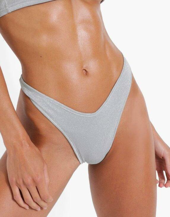 SREBRNY DÓŁ OD BIKINI