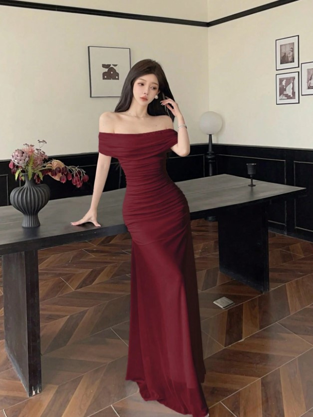 CZERWONA MAXI SUKIENKA