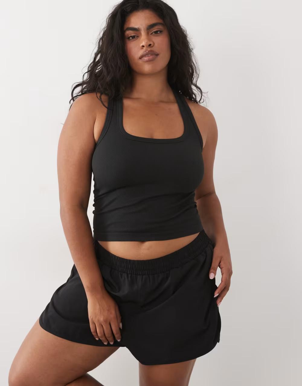 czarny sportowy top