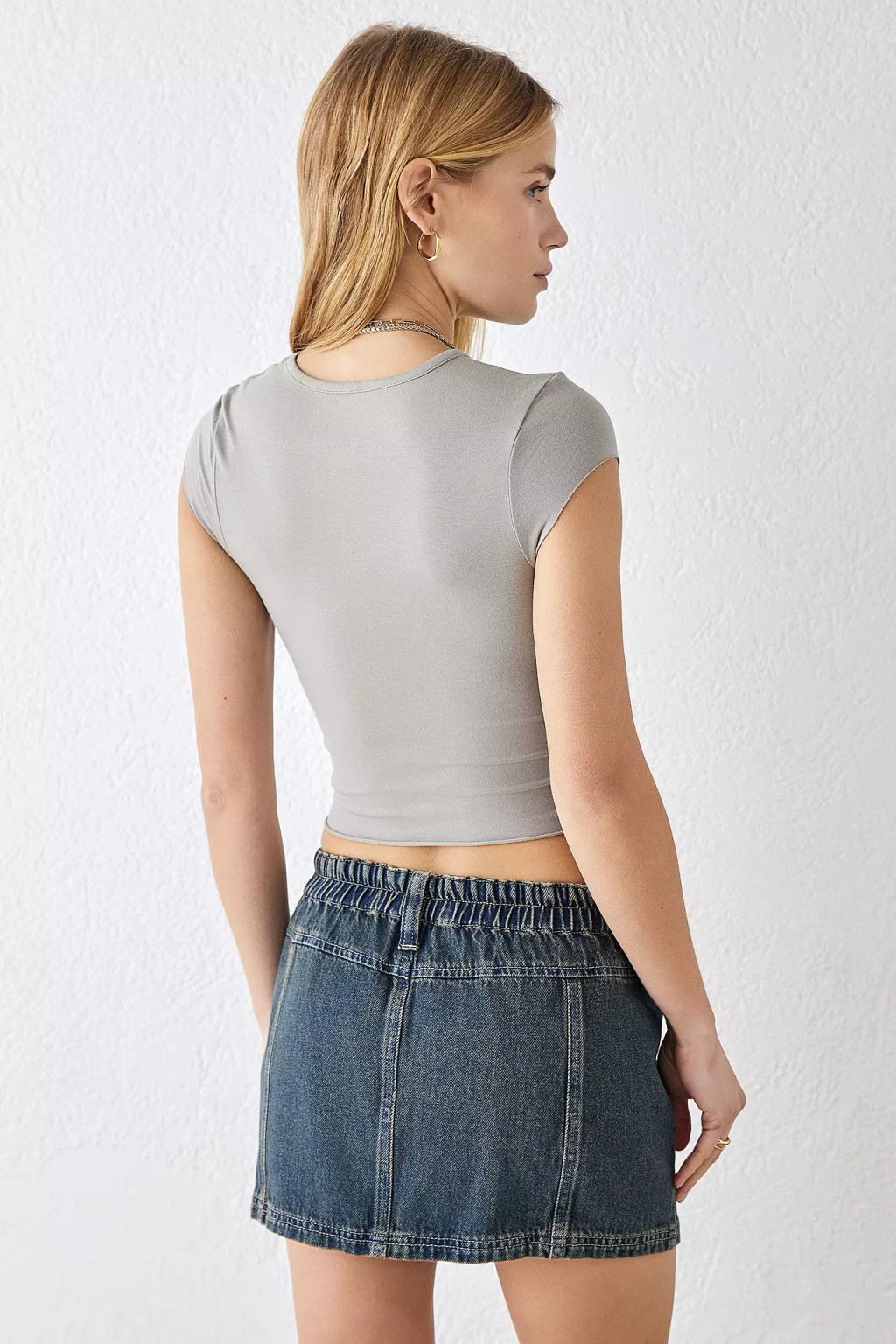 beżowy gładki crop top okrągły dekolt