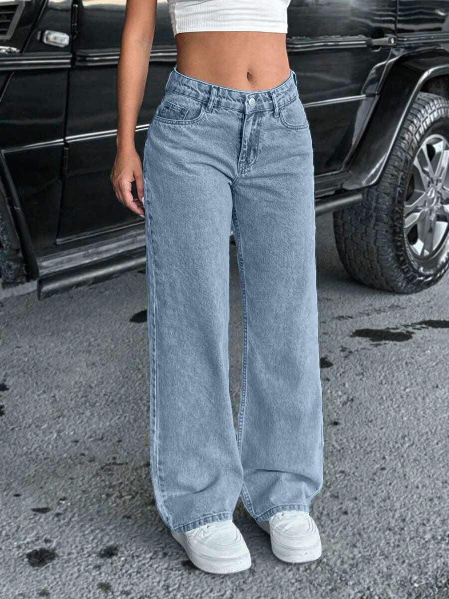 niebieskie spodnie jeansowe