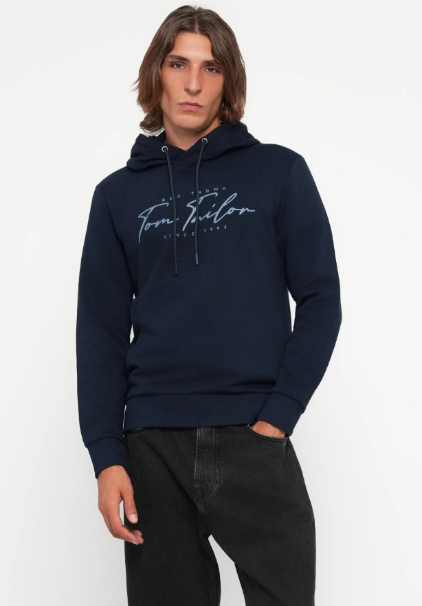 granatowa bluza kaptur