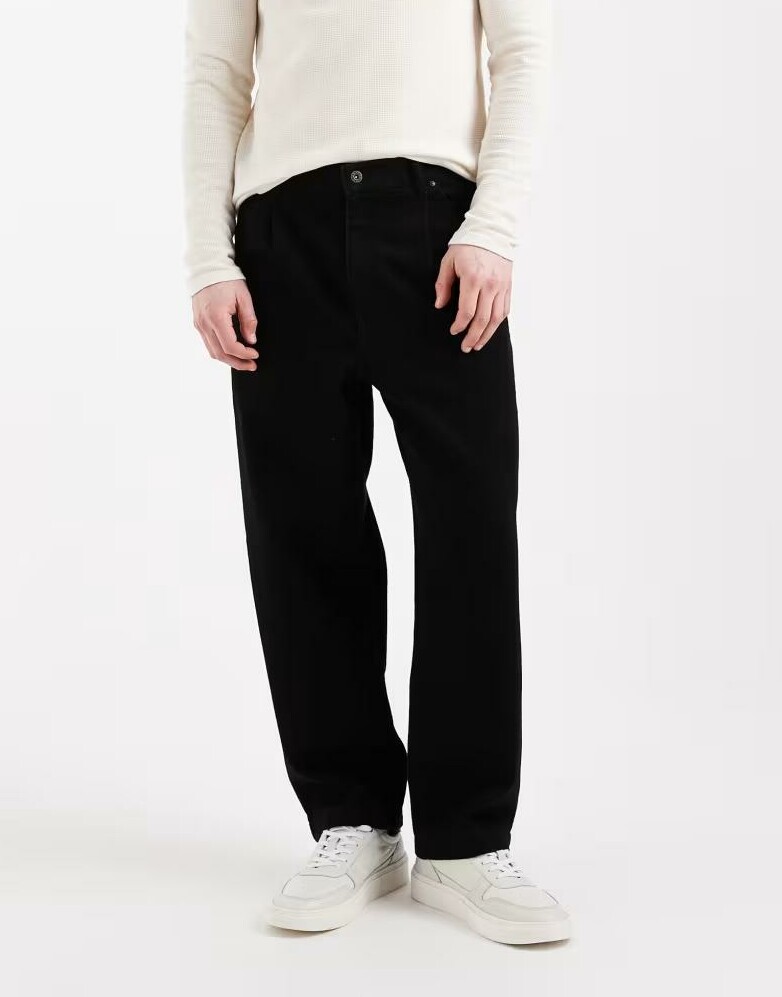 CZARNE SPODNIE JEANS ZAMEK