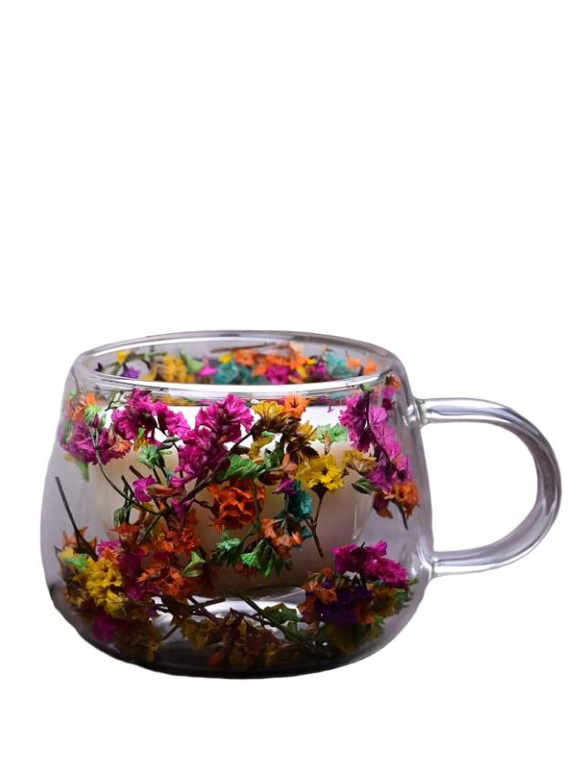 szklany kubek z kwiatkami