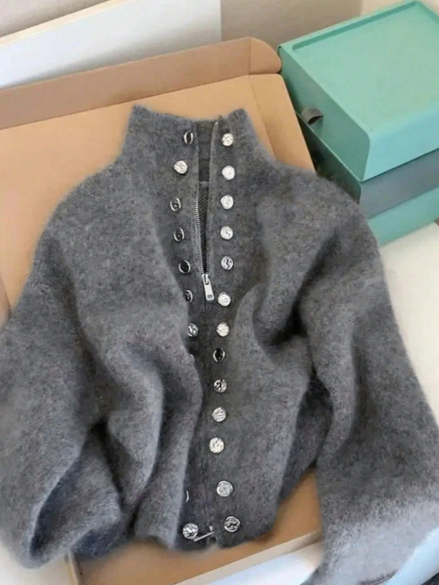 szary dzianinowy sweter 