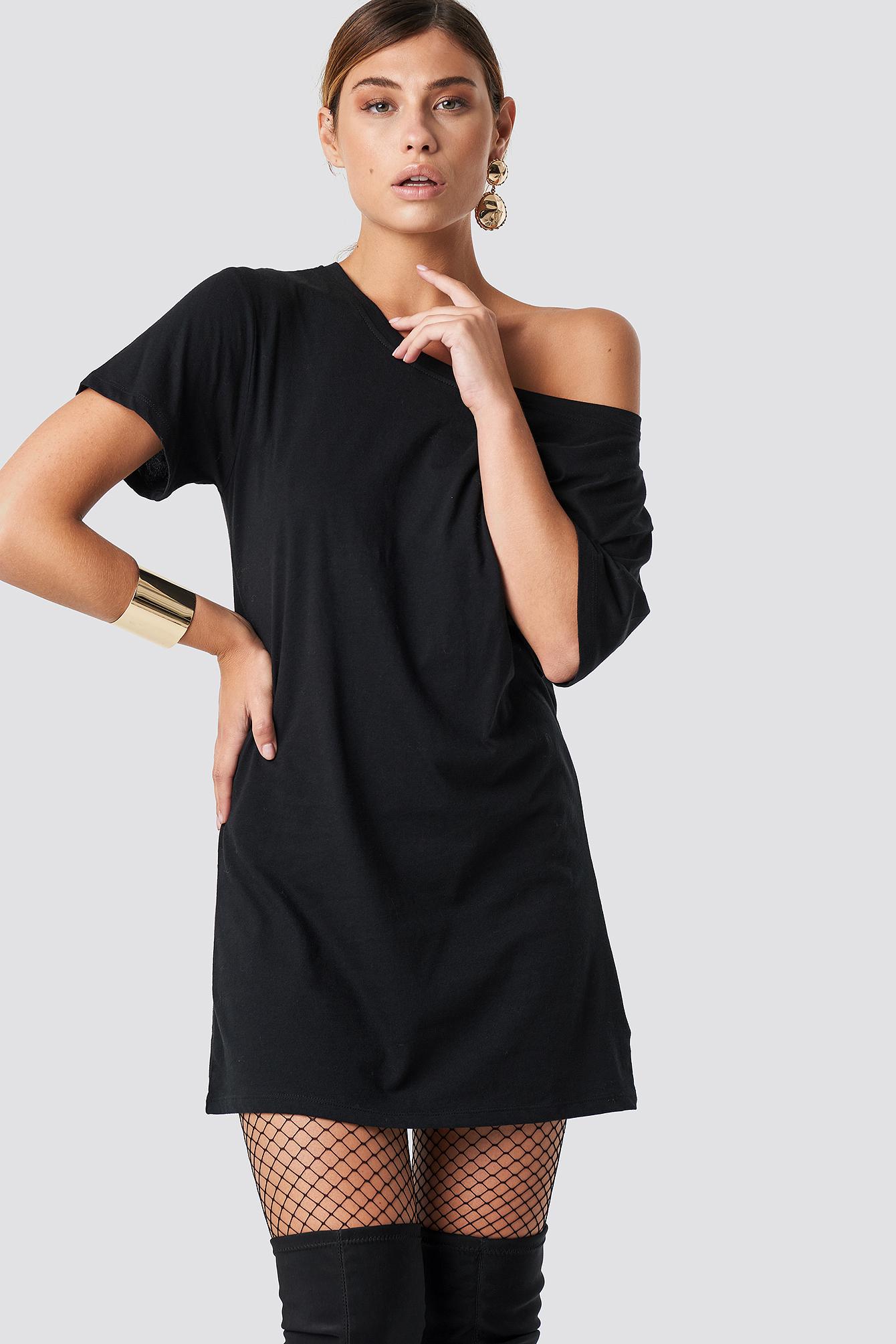 czarna mini sukienka basic
