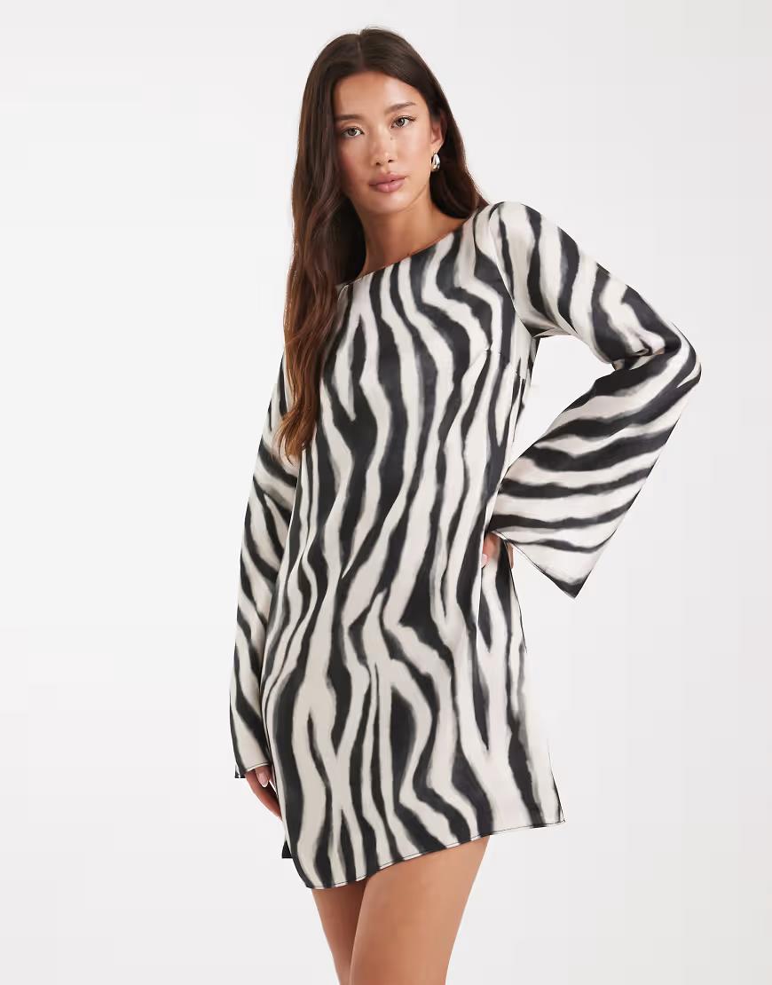 mini sukienka z długim rękawem animal print