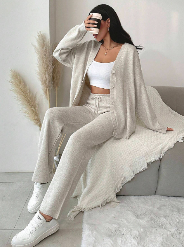 dzianinowy komplet sweter spodnie