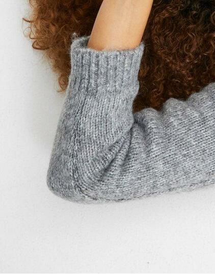 SWETER Z WZOREM W GWIAZDĘ