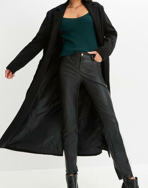 SWETER Z DEKOLTEM W SERCE