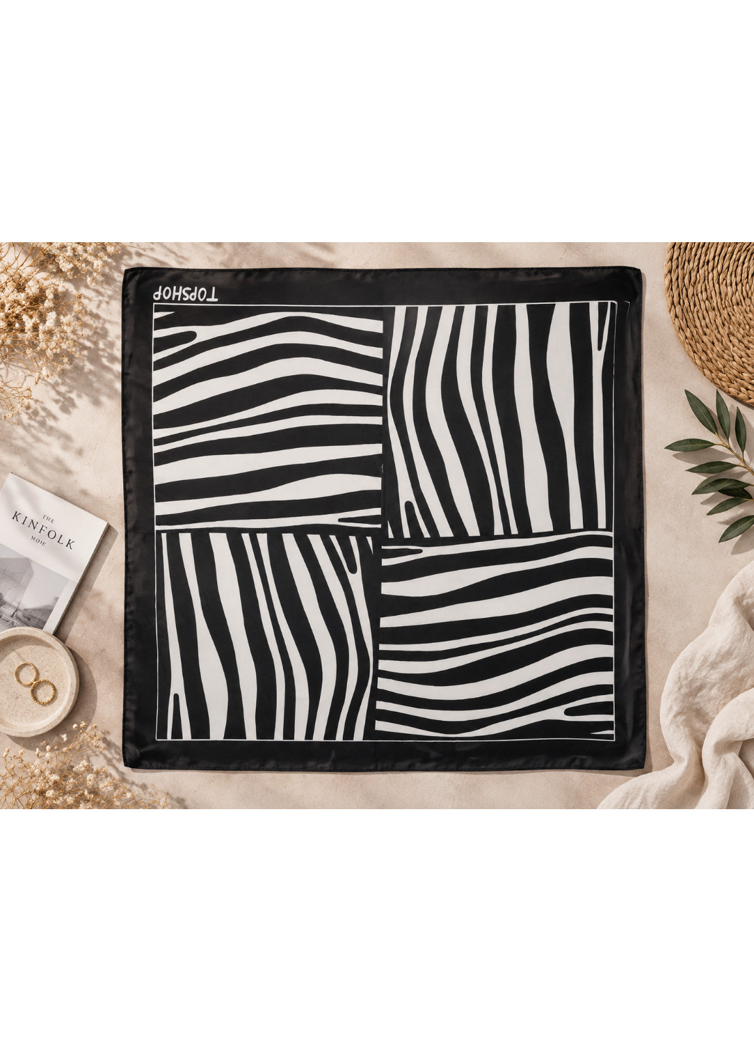 chusta plażowa sarong wzór logo kontrast