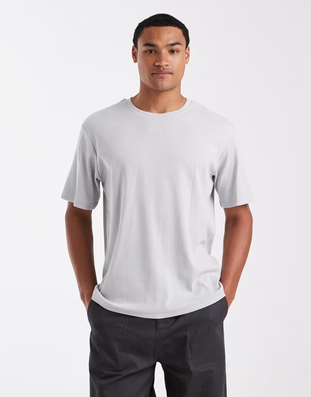 szary t-shirt okrągły dekolt