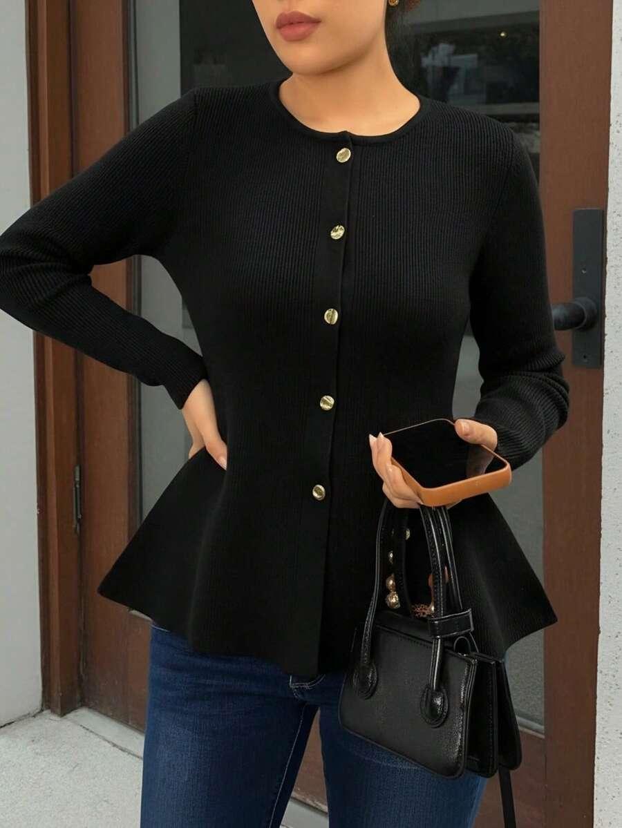 czarny sweter guziki