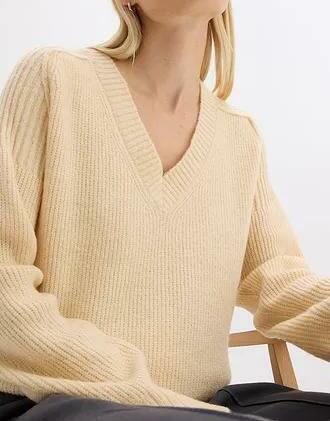 SWETER OVERSIZE Z DEKOLTEM W SEREK