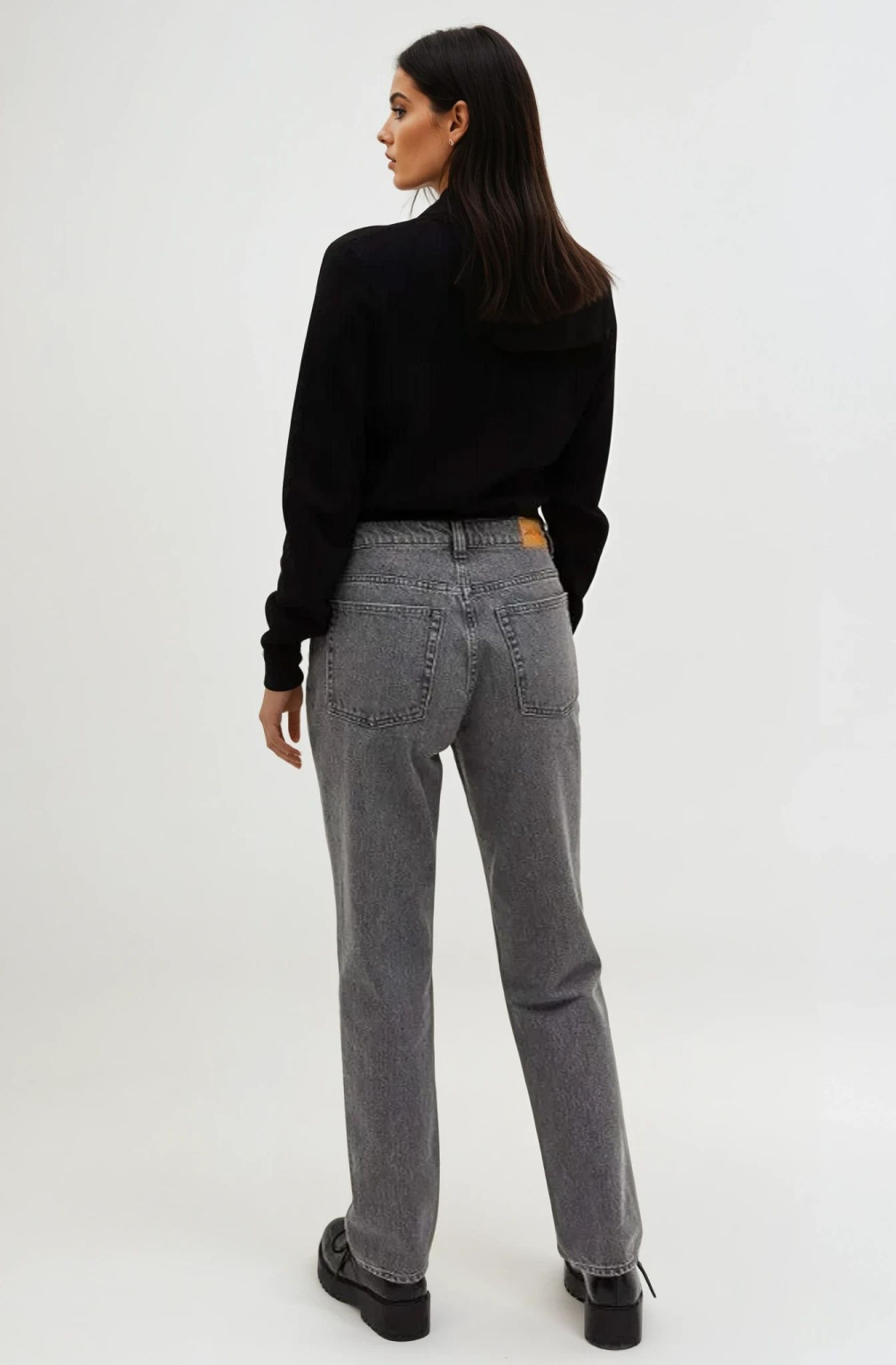 szare spodnie jeans