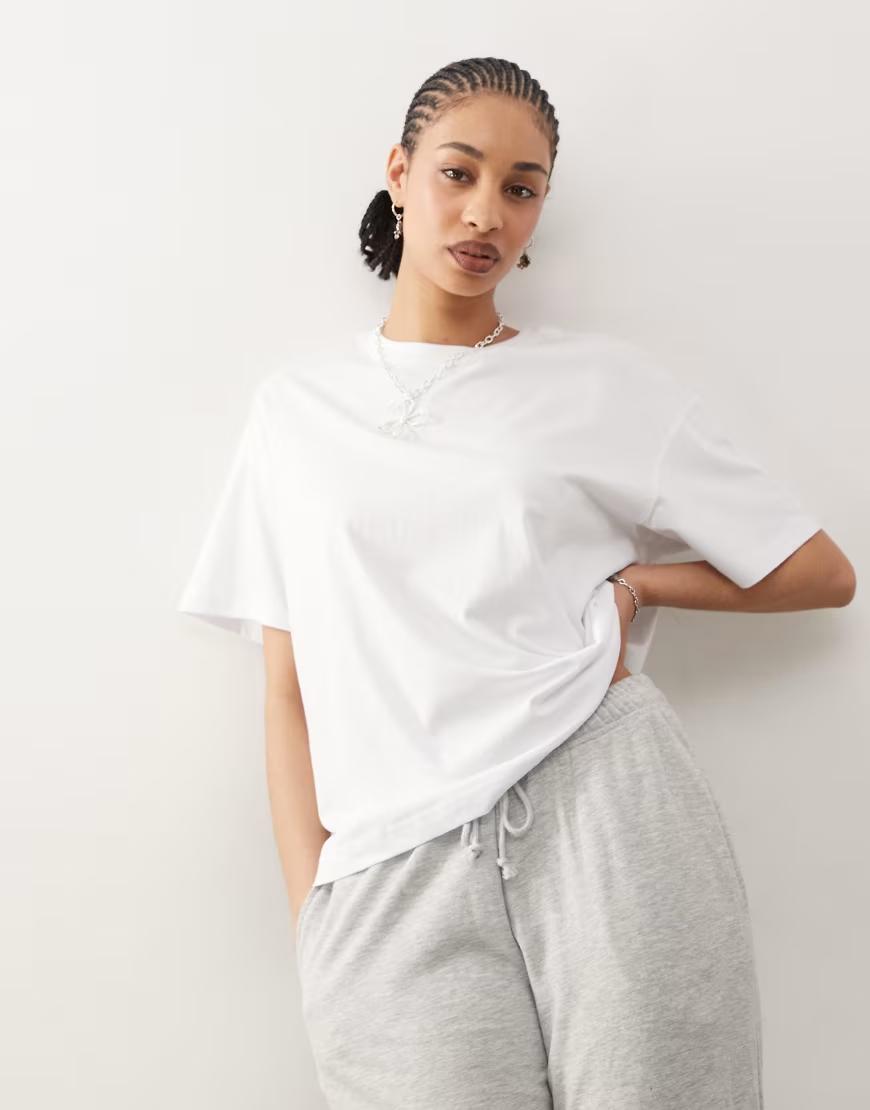 BIAŁY T-SHIRT OVERSIZE