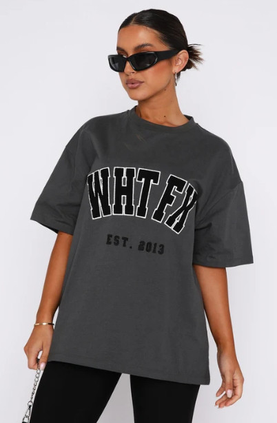 szary t-shirt okrągły dekolt haft
