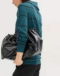 SWETER W KRATKĘ