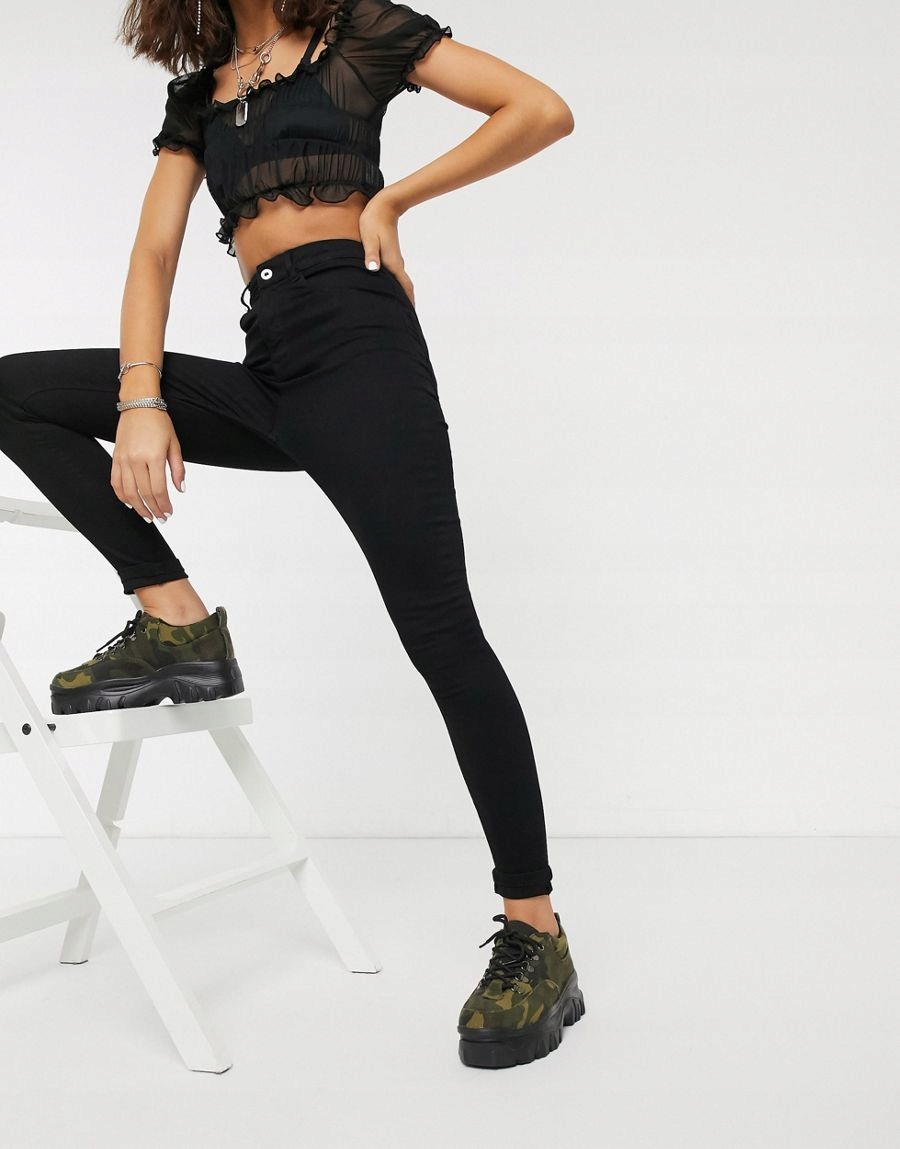 czarne spodnie jeans 