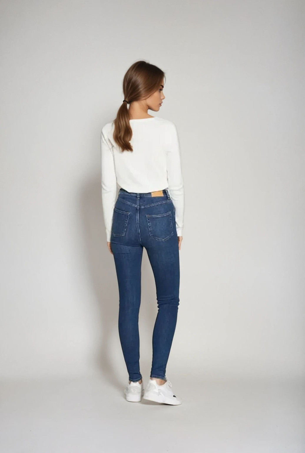 NIEBIESKIE SPODNIE RURKI JEANS