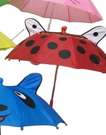 czerwony parasol uszka