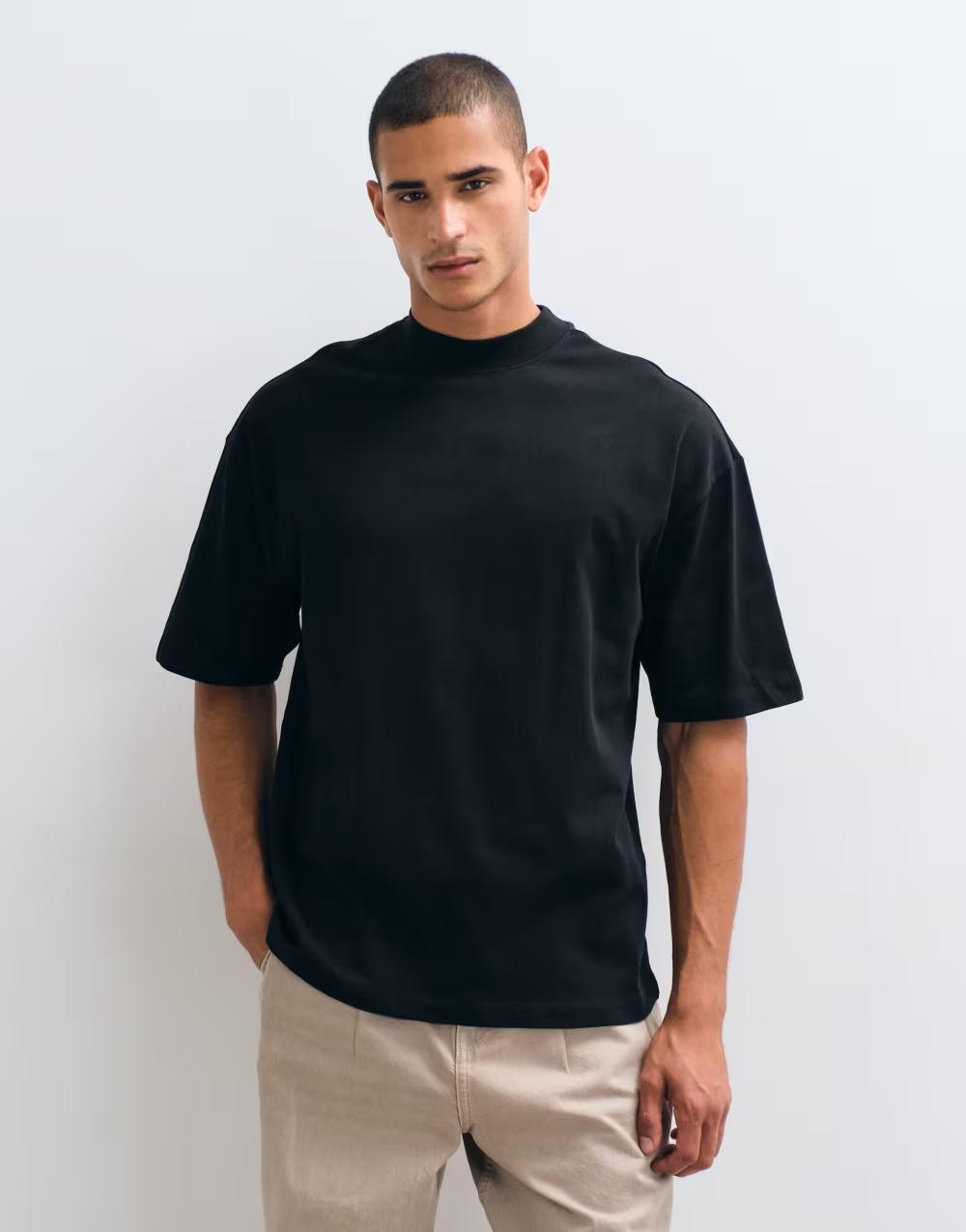 CZARNY T-SHIRT PRĄŻKI