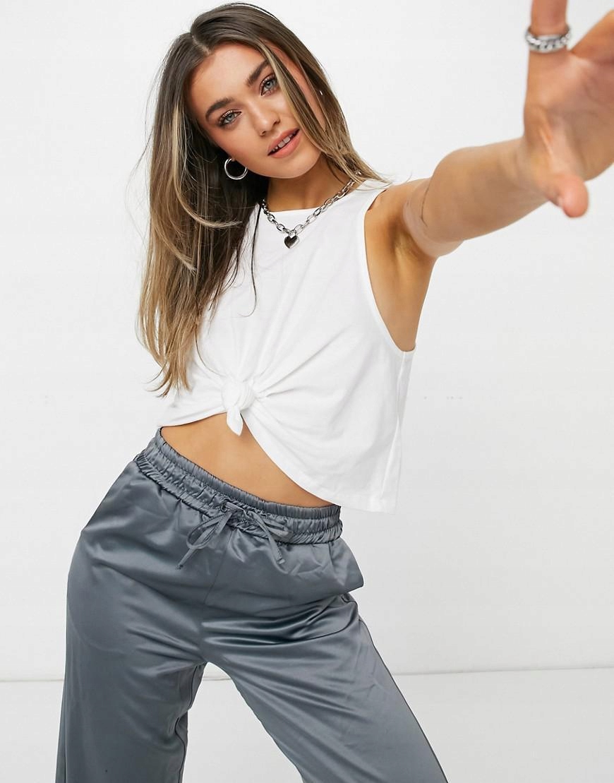 BIAŁY CROP TOP SUPEŁ