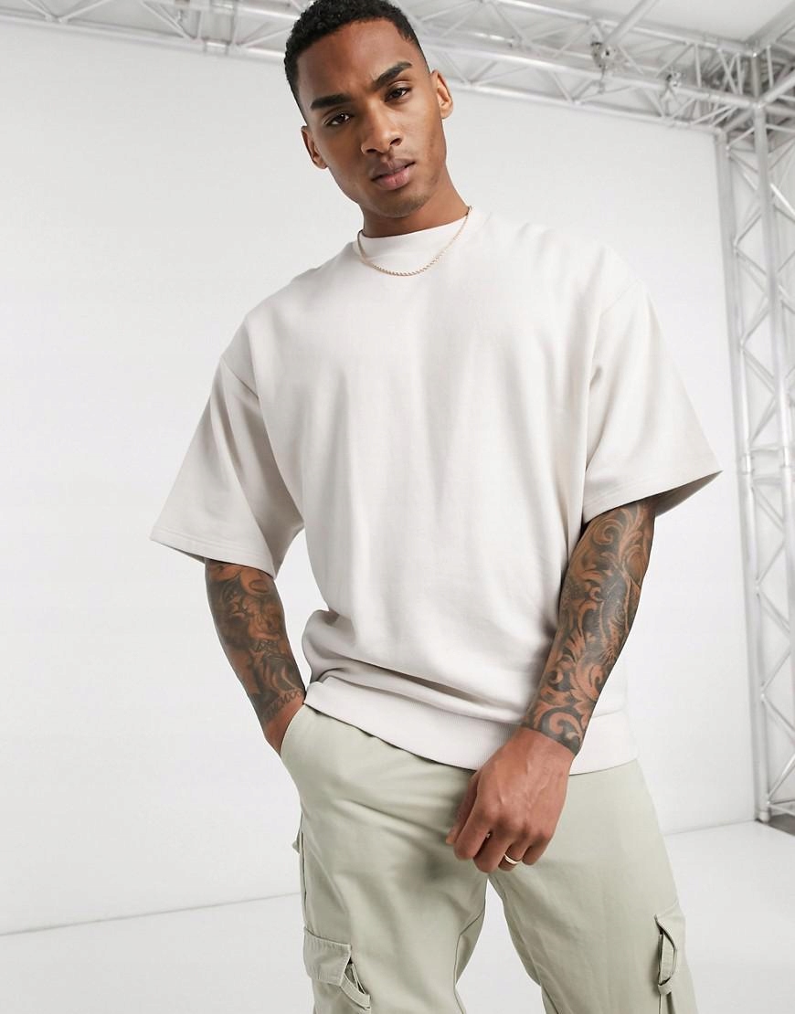 BEŻOWY T-SHIRT OKRĄGŁY DEKOLT