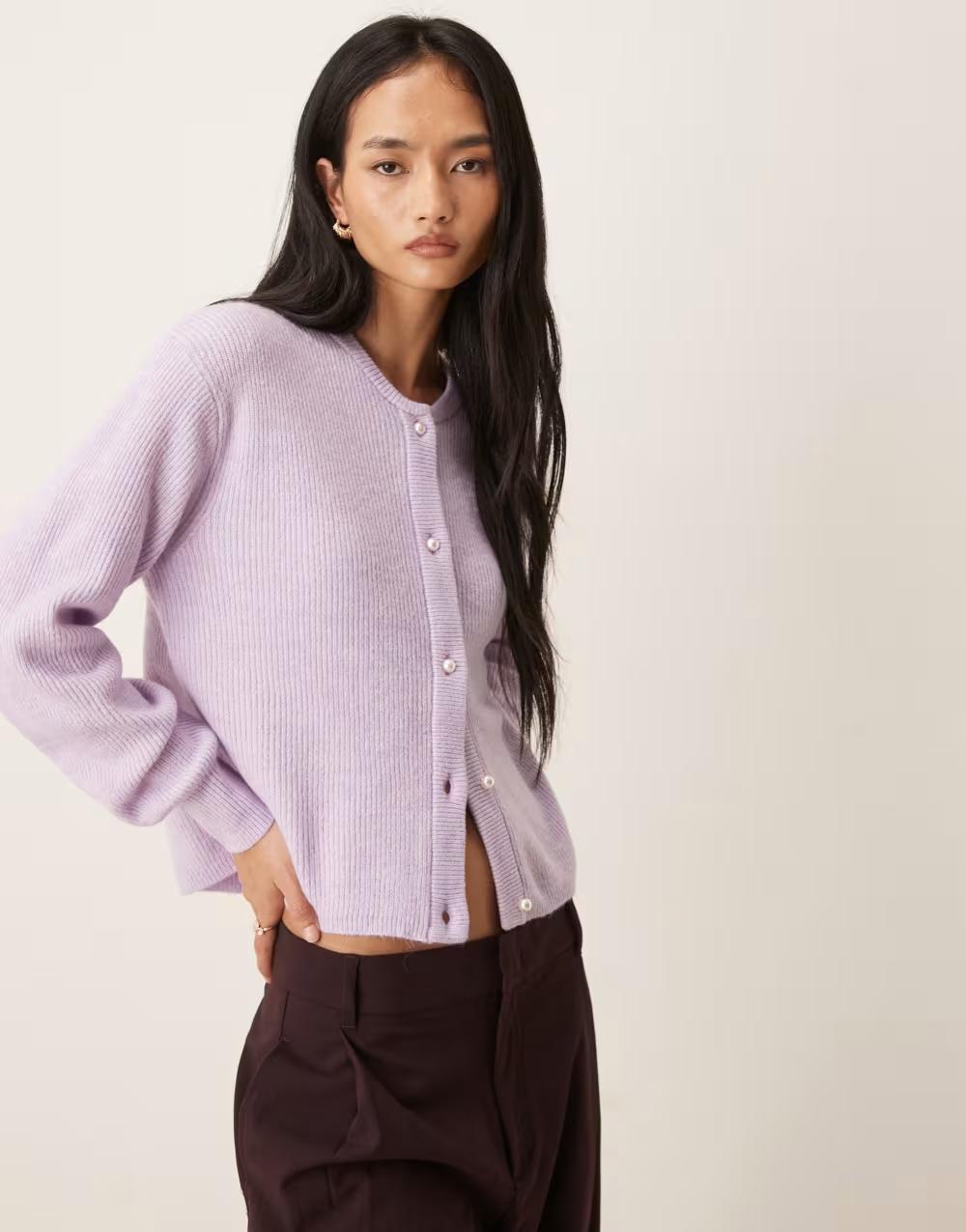 fioletowy sweter guziki