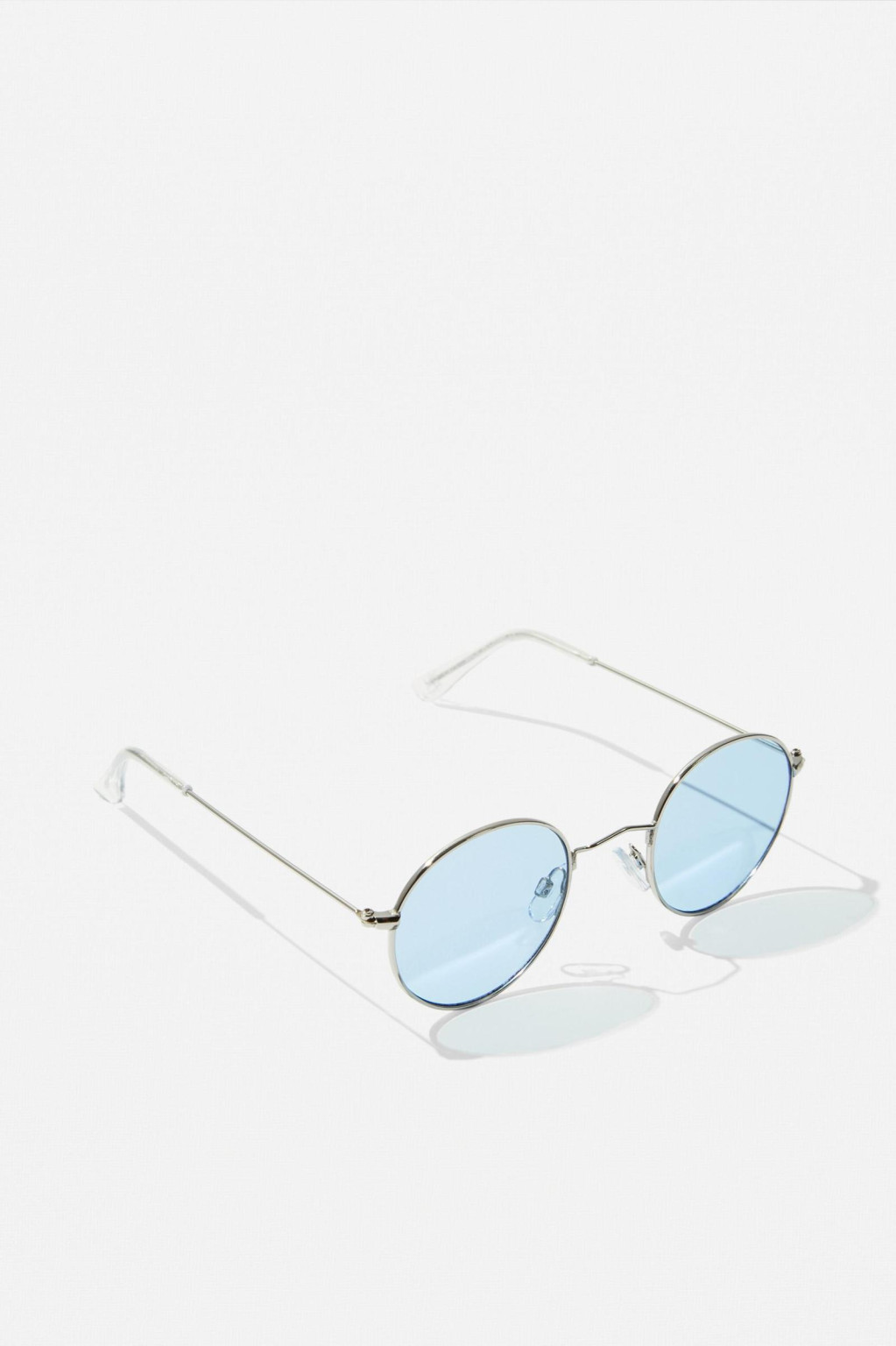 niebieskie okrągłe okulary przeciwsłoneczne