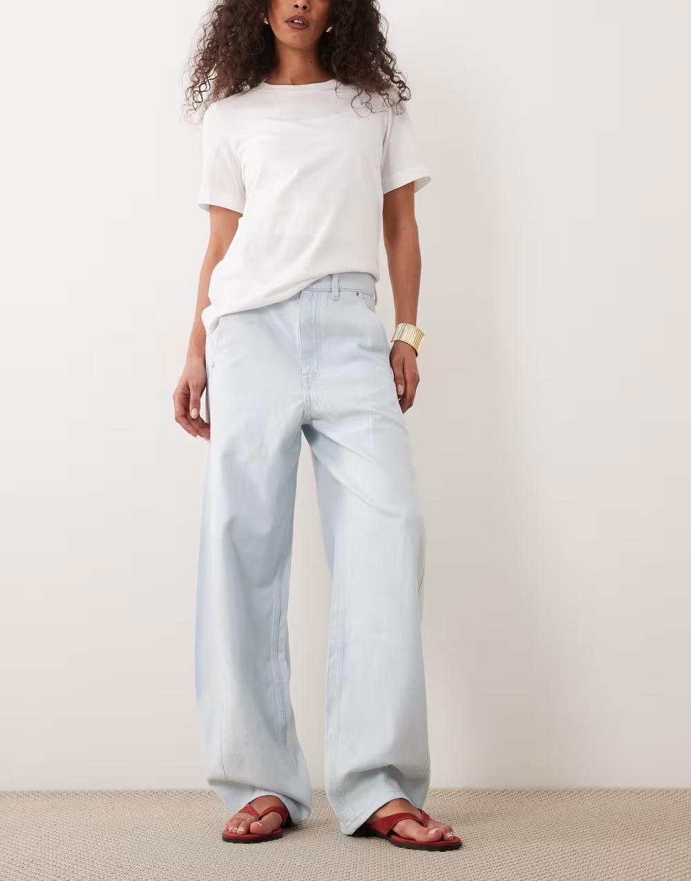 niebieskie spodnie jeans kieszenie