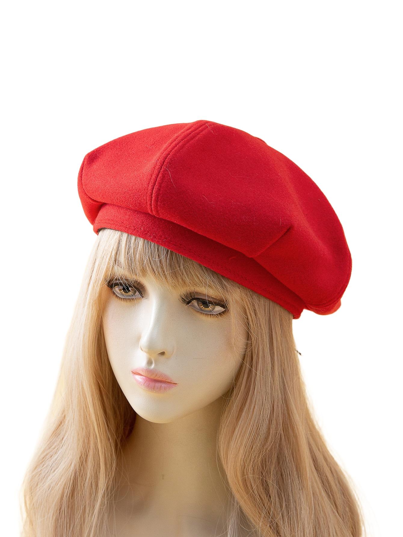 czerwony beret na głowę