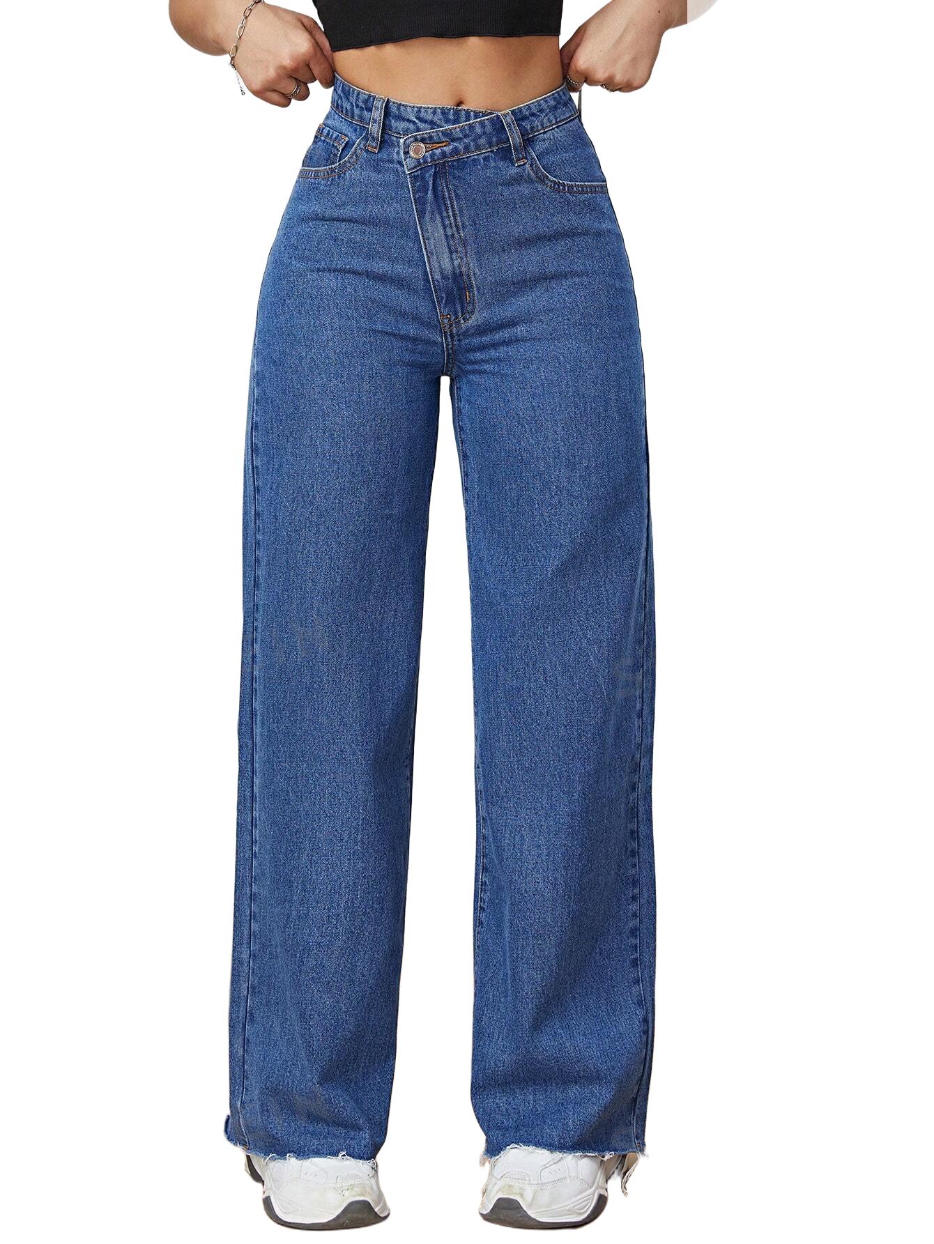 niebieskie spodnie jeans