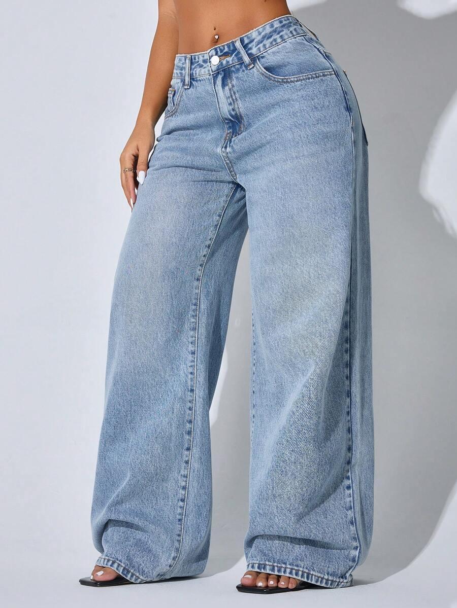 niebieskie spodnie jeans