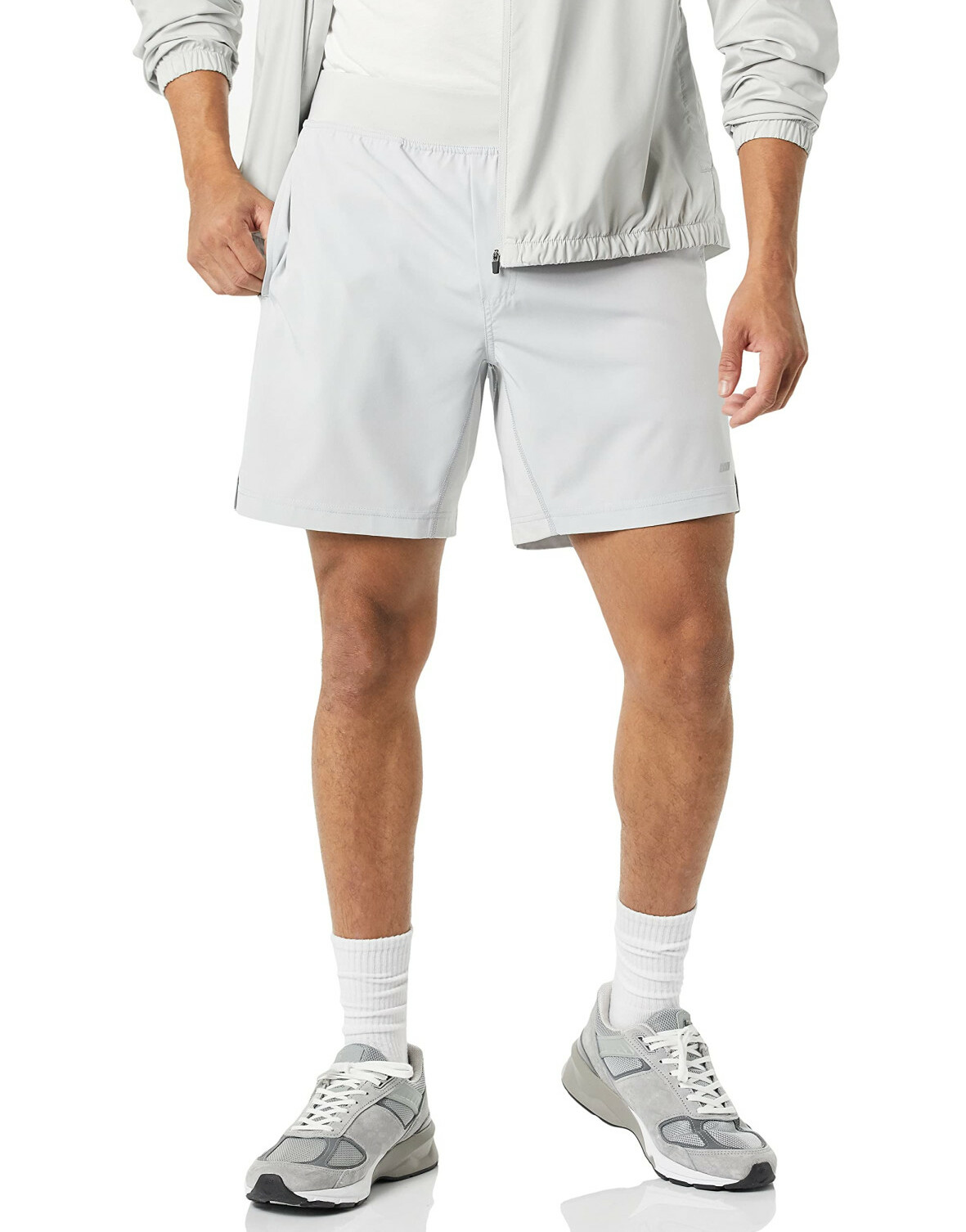 szare spodenki sportowe