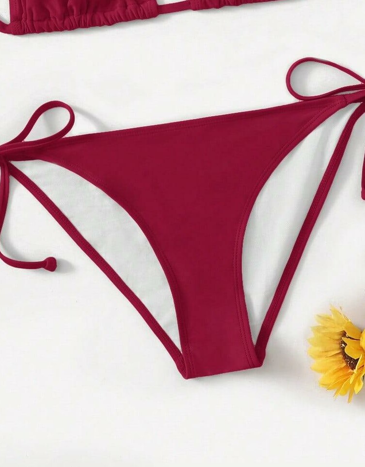 czerwony dół od bikini