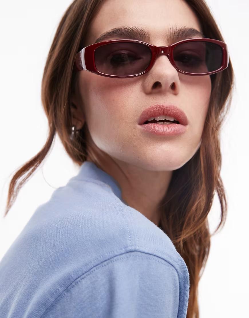 czerwone okulary przeciwsłoneczne