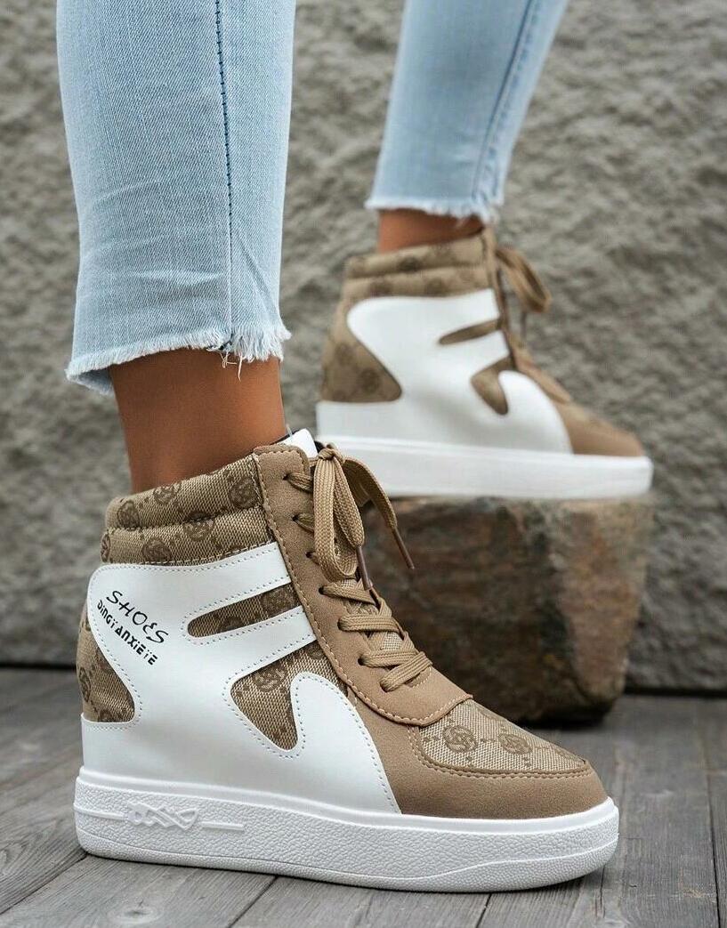 SZNUROWANE BUTY NA KOTURNIE