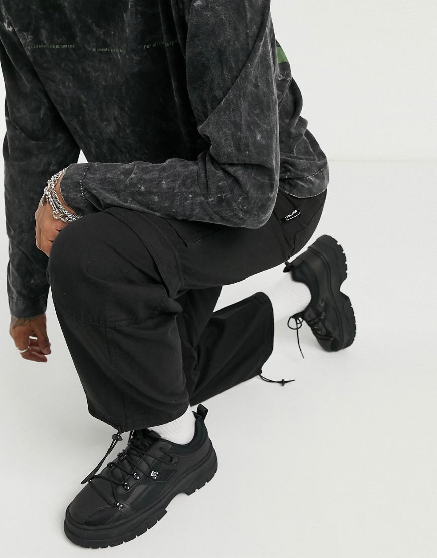 czarne spodnie jeans