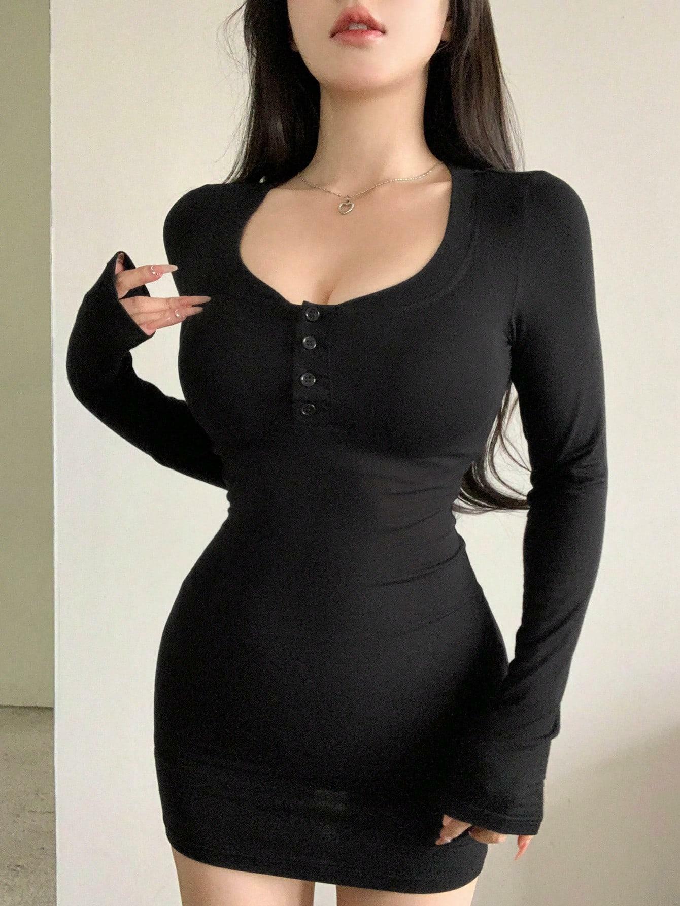 CZARNA MINI SUKIENKA