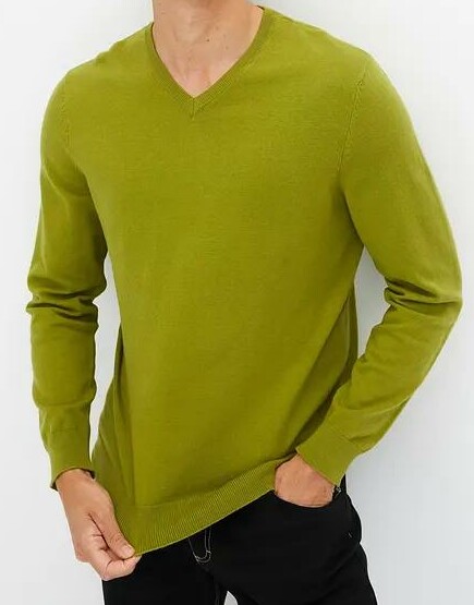 SWETER MĘSKI DZIANINOWY Z DEKOLTEM W SEREK