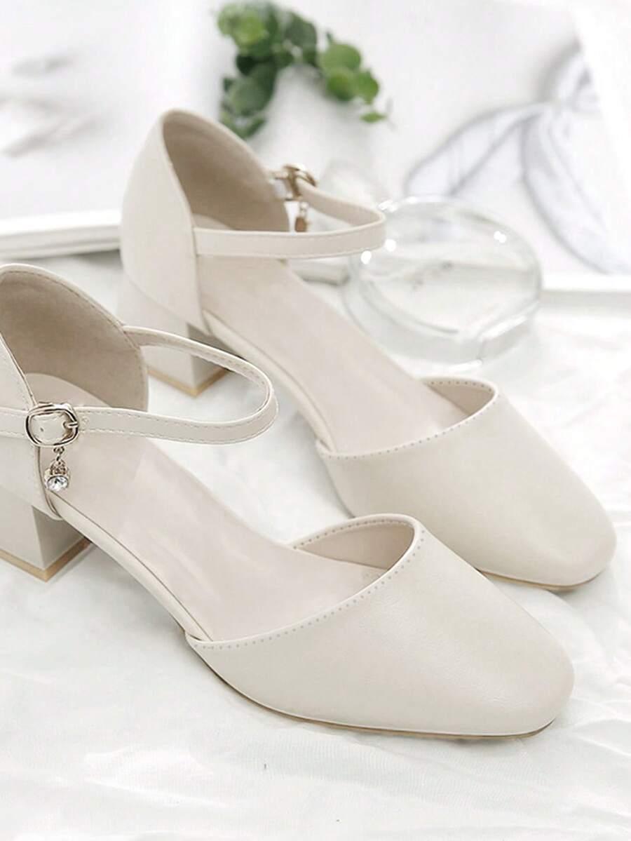beżowe czółenka obcas 