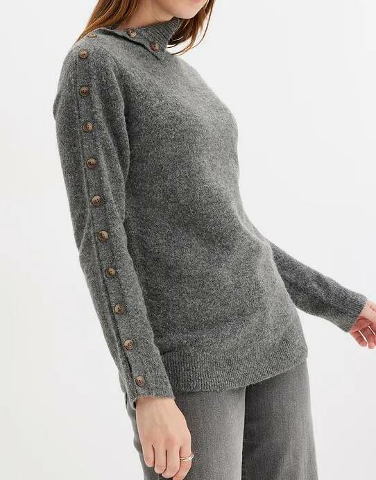 SWETER Z OZDOBNYMI GUZIKAMI