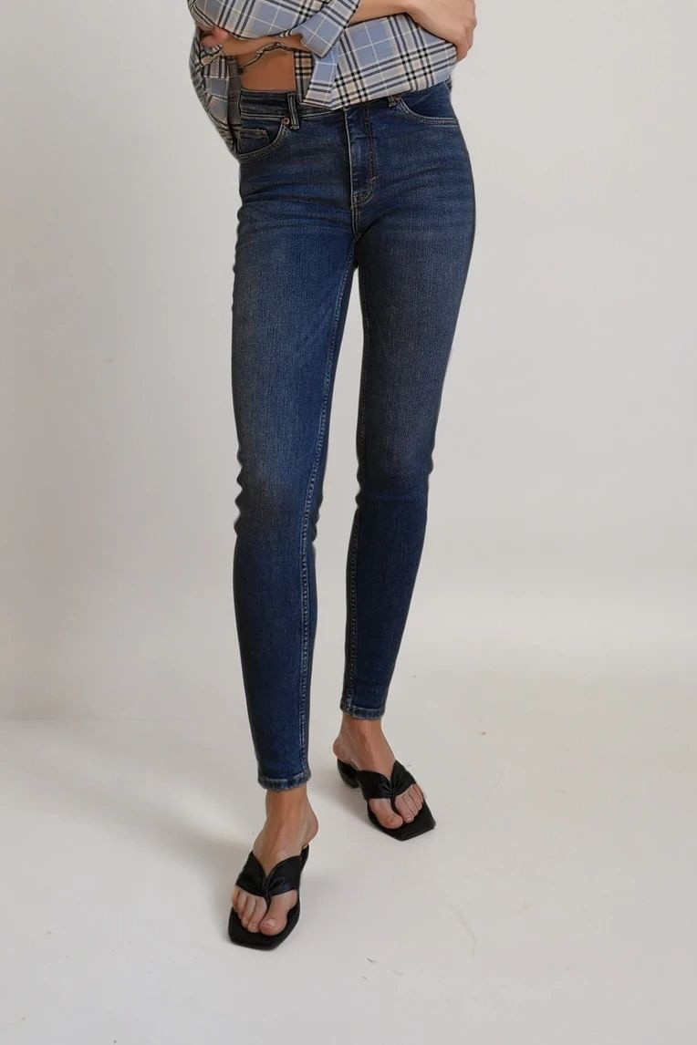 NIEBIESKIE SPODNIE RURKI JEANS