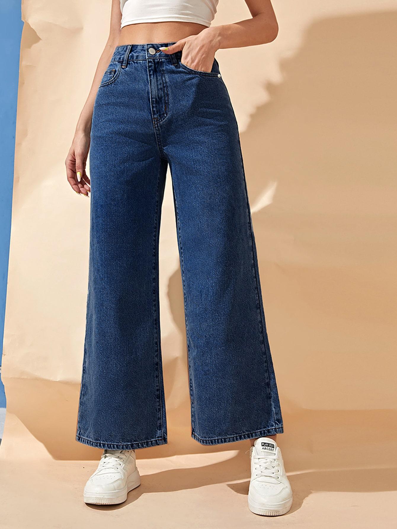 niebieskie spodnie jeans