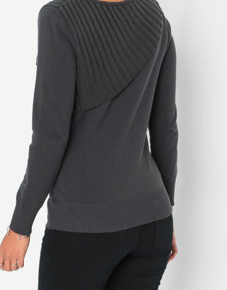 SWETER Z DEKOLTEM V