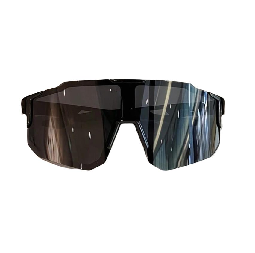 czarne sportowe okulary