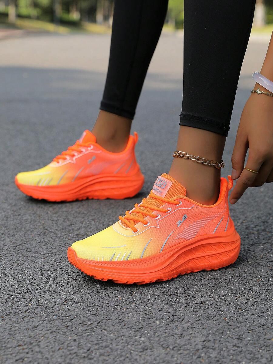 sznurowane buty sportowe